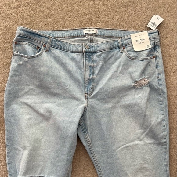NWT Abercrombie & Fitch The Mom High Rise Distressed Jeans 36 - Picture 3 of 14